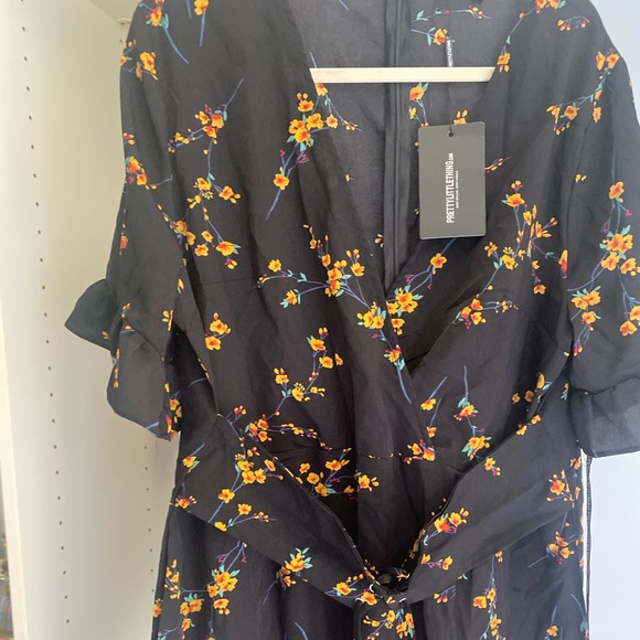 Pretty Little Thing - Picture 2 of 3